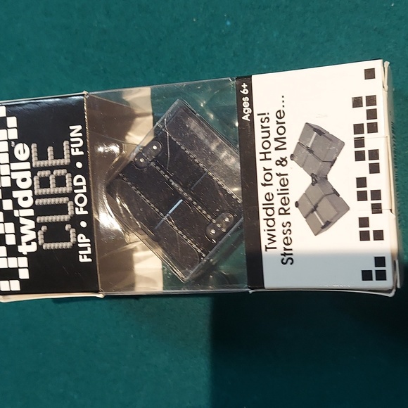 Twiddle Cube Black  Brainteaser fun ultimate toy New - Picture 5 of 5
